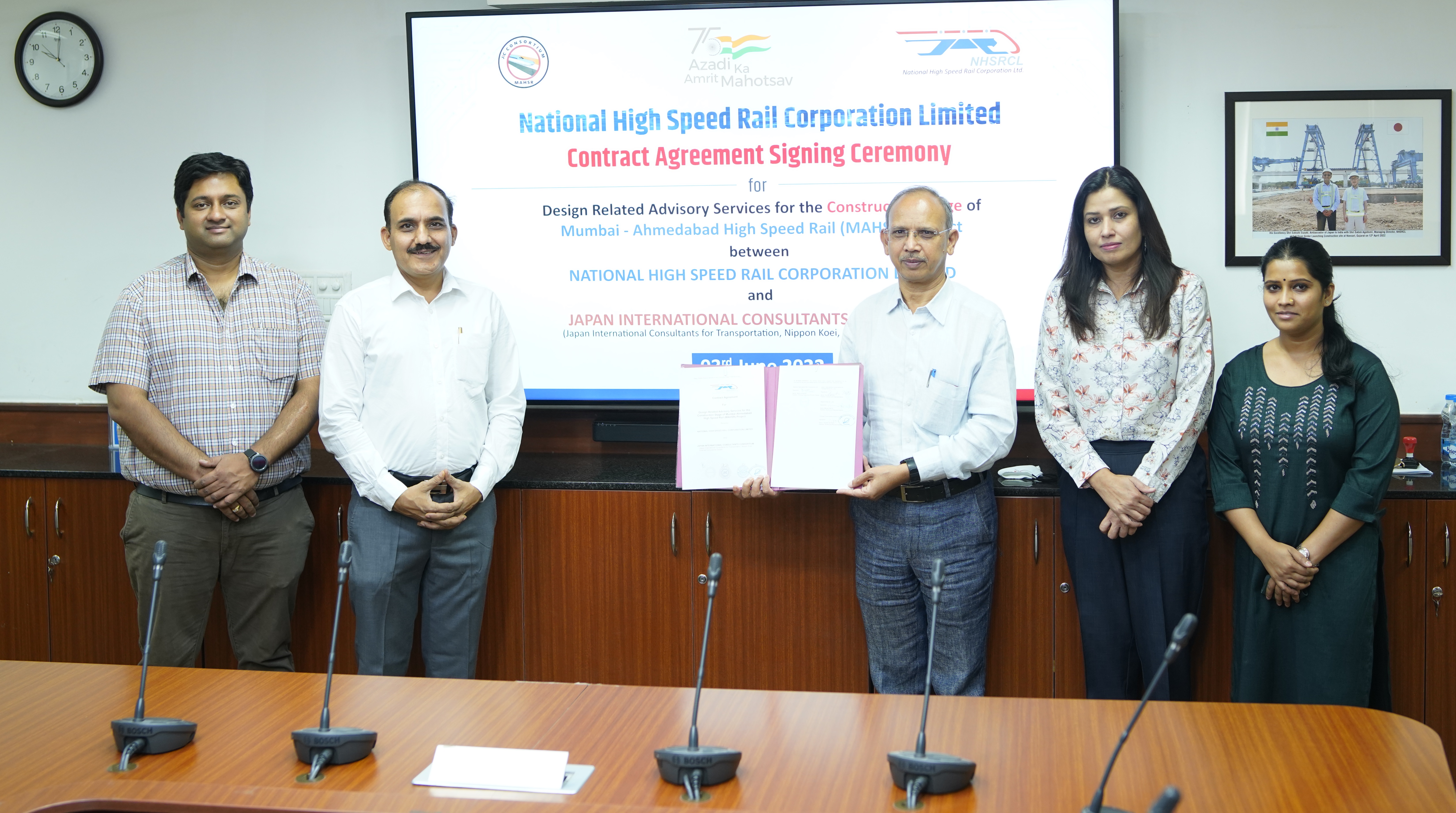 NHSRCL એ 03.06.2022ના રોજ MAHSR પ્રોજેક્ટના બાંધકામ તબક્કા માટે ડિઝાઇન સંબંધિત સલાહકાર સેવાઓ માટે Japan International Consultants Consortium સાથે કરાર કર્યો।