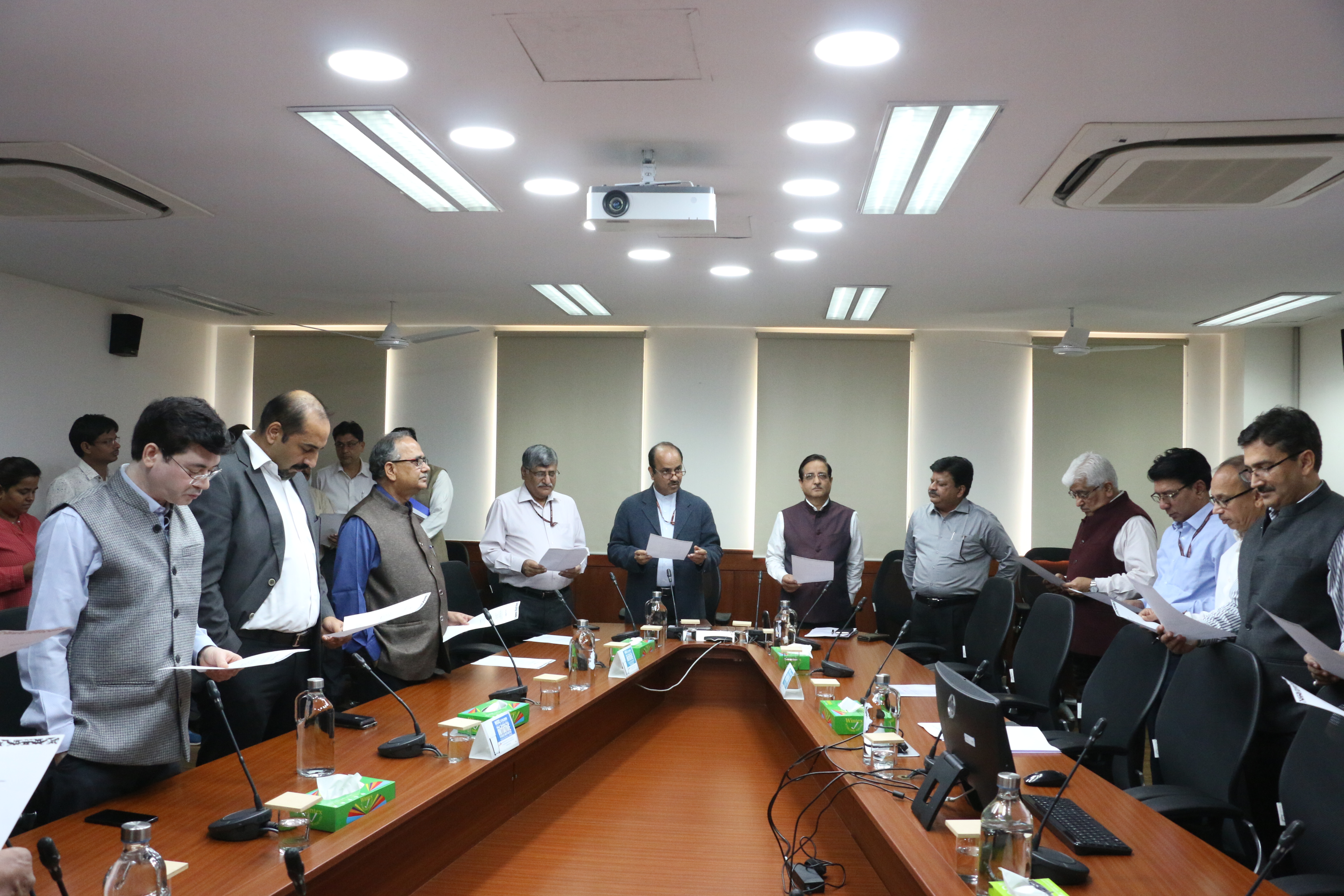 भारतीय संविधान दिवस के अवसर पर NHSRCL के कॉर्पोरेट और परियोजना कार्यालयों में भारतीय संविधान की प्रस्तावना का पाठ।