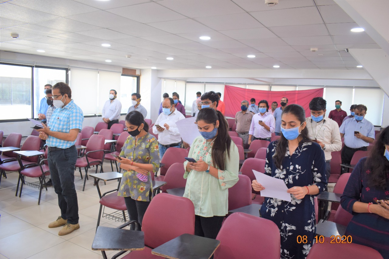 NHSRCL वडोदरा कार्यालय ने 8 अक्टूबर 2020 को COVID-19 के खिलाफ लड़ाई के लिए शपथ ली