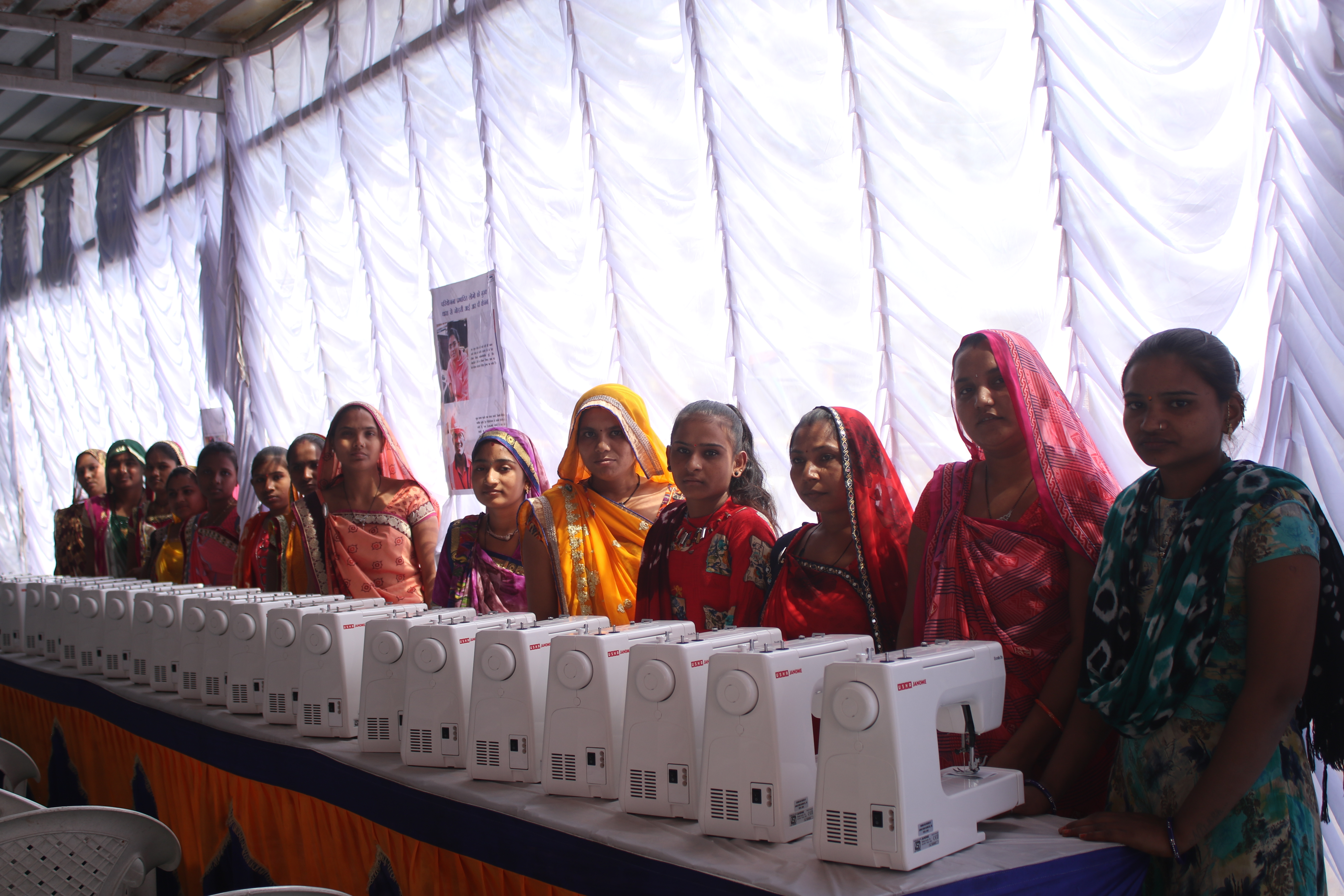 3 मई 2025 को, रेल मंत्री श्री अश्विनी वैष्णव ने महाराष्ट्र में निर्माणाधीन मुंबई बुलेट ट्रेन स्टेशन का दौरा किया और स्टेशन के निर्माण कार्य की जमीनी प्रगति की समीक्षा की।